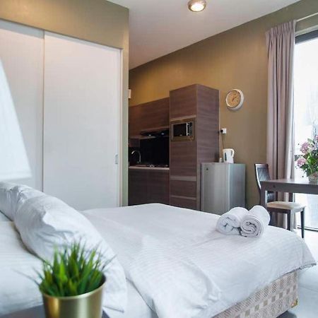 Апартаменты Empihaus 001 Empire Damansara Петалинг-Джая Экстерьер фото