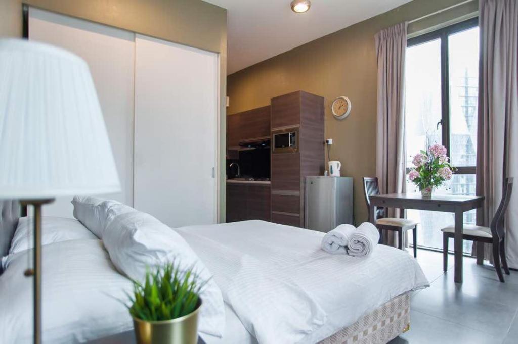 Апартаменты Empihaus 001 Empire Damansara Петалинг-Джая Экстерьер фото